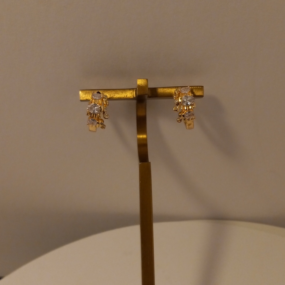 Hope Drop Earring Elephant With Zircon Gold Layered/Oro Laminado NWOT - Picture 2 of 15